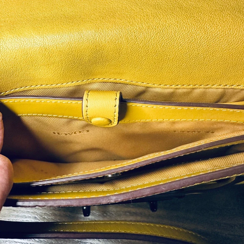 Coach SWAGGER‎ Pebble Leather Crossbody Bag Yellow Turnlock Shoulder Strap EUC